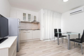 A4 - spacious apt with the sea view & use of pool